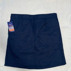 NWT SCHOOLSKORT GIRL SIZE 16 COLOR NAVY